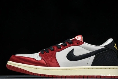 Room Home Trophy Low Jordan 1 OG Retro 1029